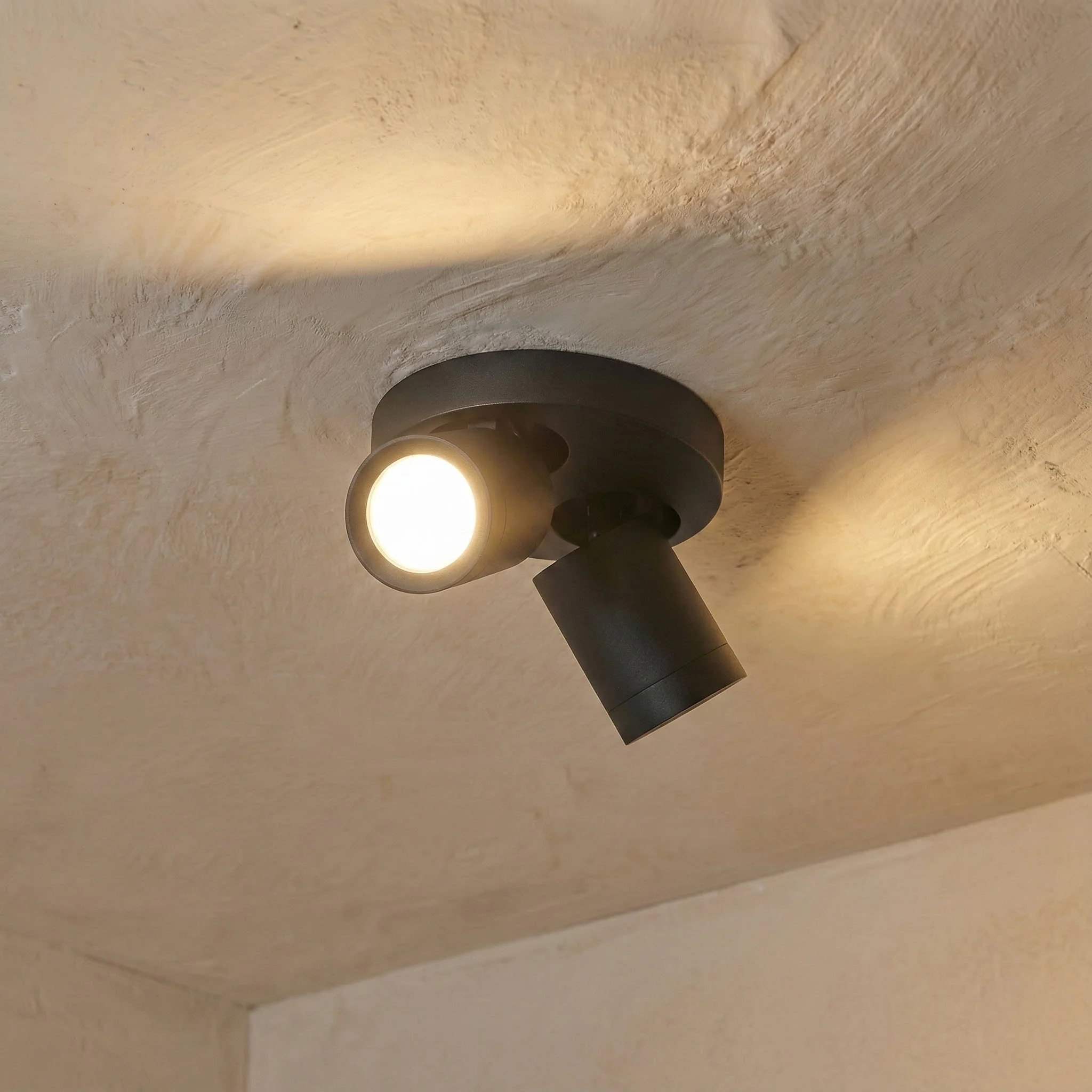 Opbouw Plafondspot LEXI | 2x GU10 fitting | Rond | Zwart | IP44 - Image 4